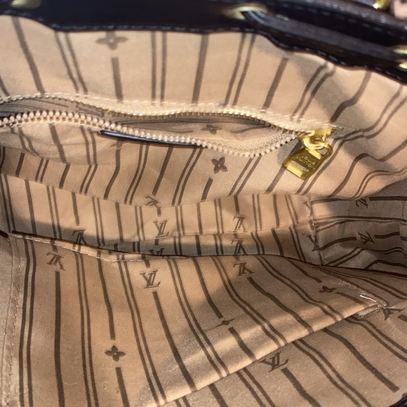 can someone help me authentic this bag DO NOT BUY - Picture 3 of 4